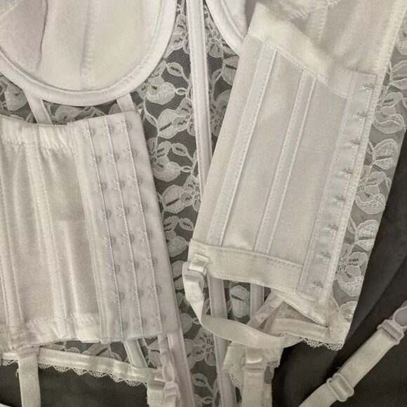 QT Intimates Strapless 1125 Corset Lace Bridal with Garters A,C,D 34,36,38 White - Picture 6 of 7